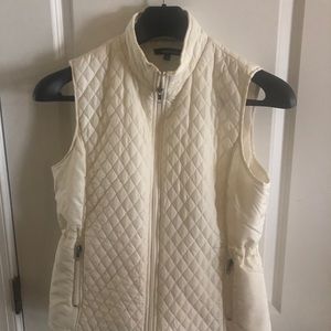 Woman’s puffer vest size large
